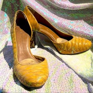 Schuler and Sons pineapple heels 8.5